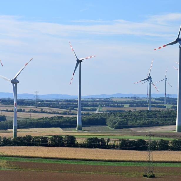 ++ THEMENBILD ++ WINDPARK / WINDENERGIE / WINDKRAFT / WINDRÄDER / ENERGIE / STROM / ÖKOSTROM / VERBUND