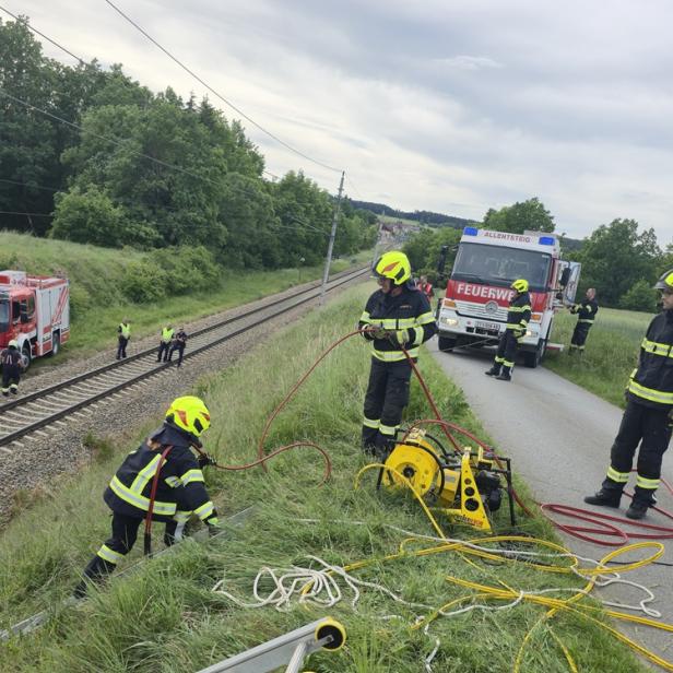 Bergungsarbeiten der FF Allentsteig nach dem Zugsunglück