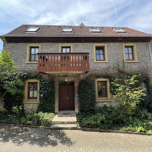 Das Bild zeigt das steinerne Geburtshaus von Dr. Alois Alzheimer in Marktbreit in Unterfranken.