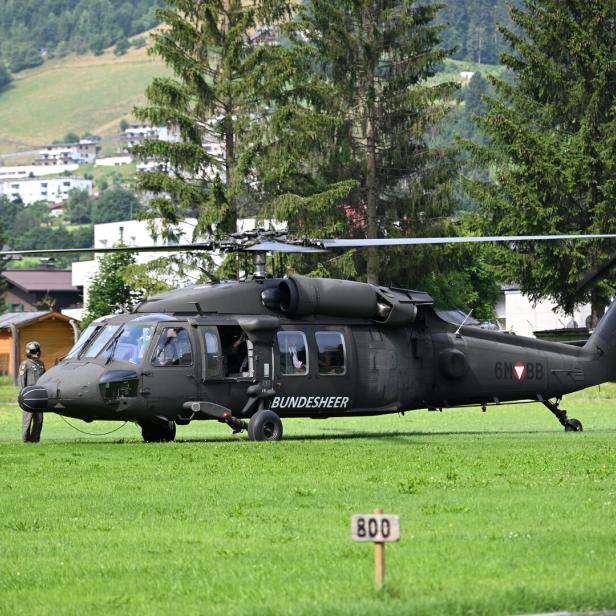 BUNDESHEER: ?BUNDESKANZLER UND VERTEIDIGUNGSMINISTERIN BESUCHEN DIE EINSATZZENTRALE BASISRAUM IN ST. JOHANN IM PONGAU? -  BLACK HAWK