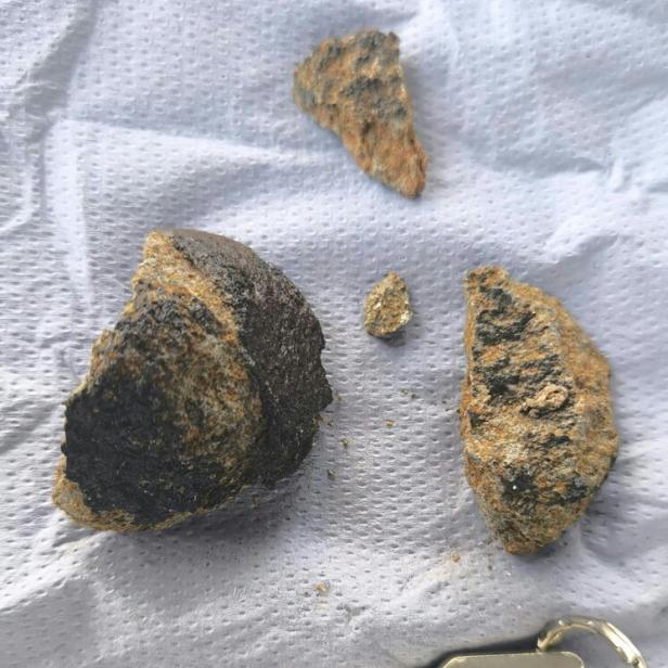 ++ HANDOUT ++ BURGENLÄNDER DÜRFTEN METEORIT IM GARTEN GEFUNDEN HABEN