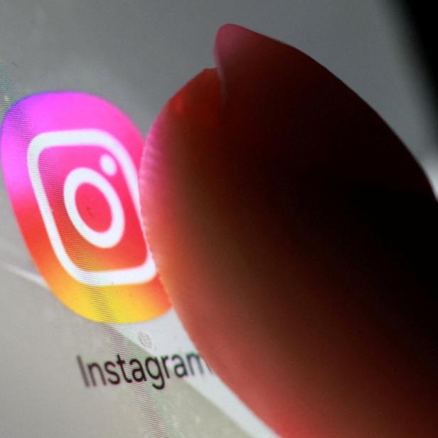 FILE PHOTO: Illustration shows Instagram app