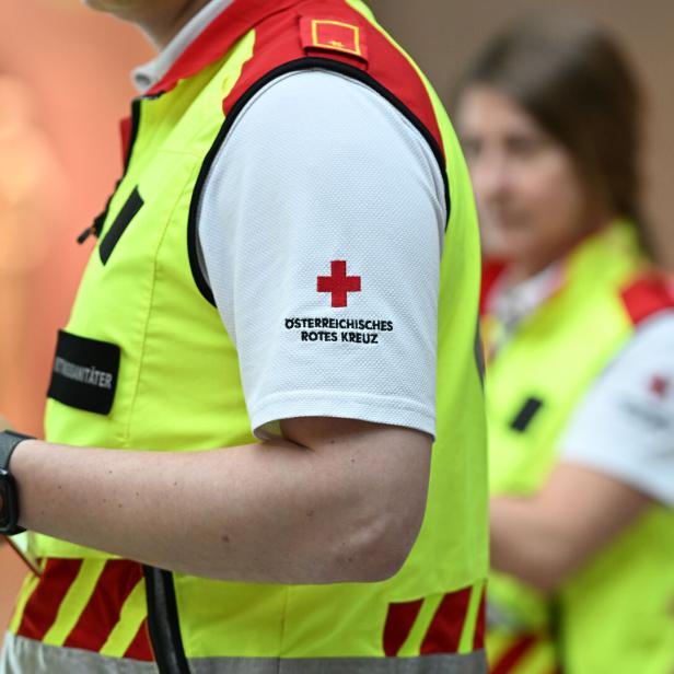 ++ THEMENBILD ++ HILFSORGANISATIONEN / ROTES KREUZ / ERSTE HILFE / RETTUNG / HILFSKRÄFTE / GESUNDHEIT / NOTARZT / ARZT / SANITÄTSWESEN