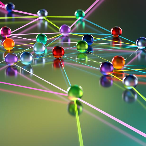 Bunte, glänzende Kugeln sind durch ein Netz aus leuchtenden, farbigen Linien auf einer reflektierenden Oberfläche miteinander verbunden.
