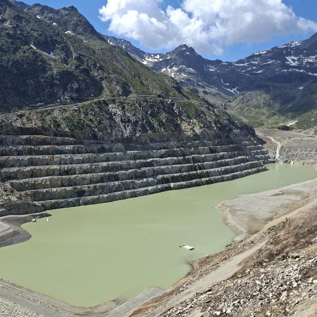 Der neue Speichersee Kühtai füllt sich langsam mit Wasser.