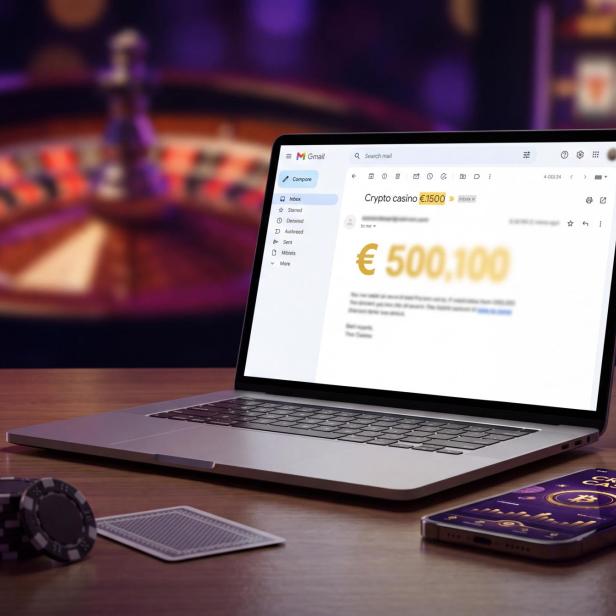 Laptop mit E-Mail zu Crypto-Casino-Verlusten vor Roulette-Hintergrund.