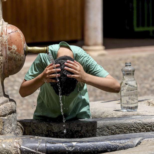 High temperatures continue across Spain