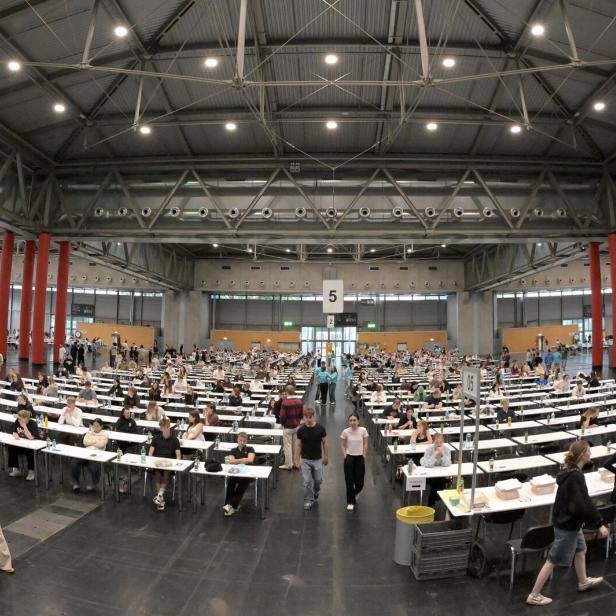 ++ THEMENBILD ++ AUFNAHMETESTS FÜR DIE MEDIZINISCHEN FAKULTÄT IN WIEN