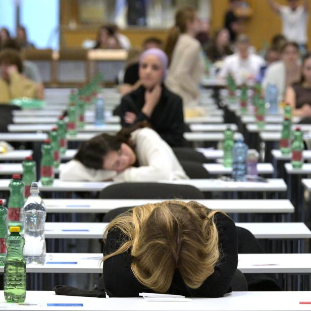 ++ THEMENBILD ++ AUFNAHMETESTS FÜR DIE MEDIZINISCHEN FAKULTÄT IN WIEN