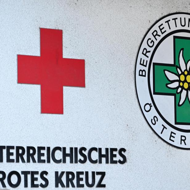 ++ THEMENBILD ++ ÖSTERREICHISCHES ROTES KREUZ / BERGRETTUNG / ALPINISMUS / GESUNDHEIT / RETTUNG / HILFE / HILFSORGANISATION