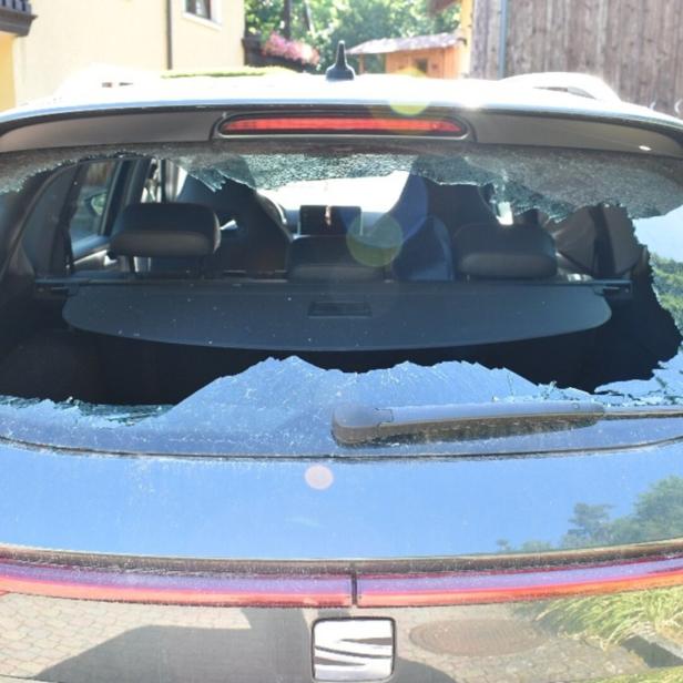 Eingeschlagene Autoscheibe 