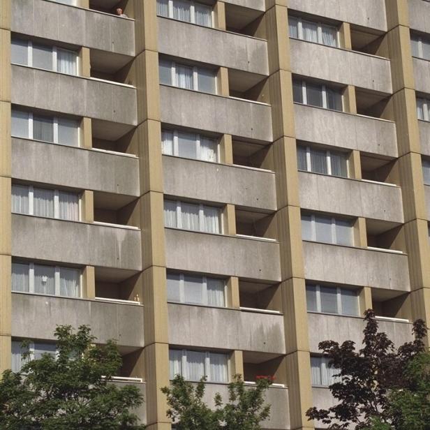 46-3585677