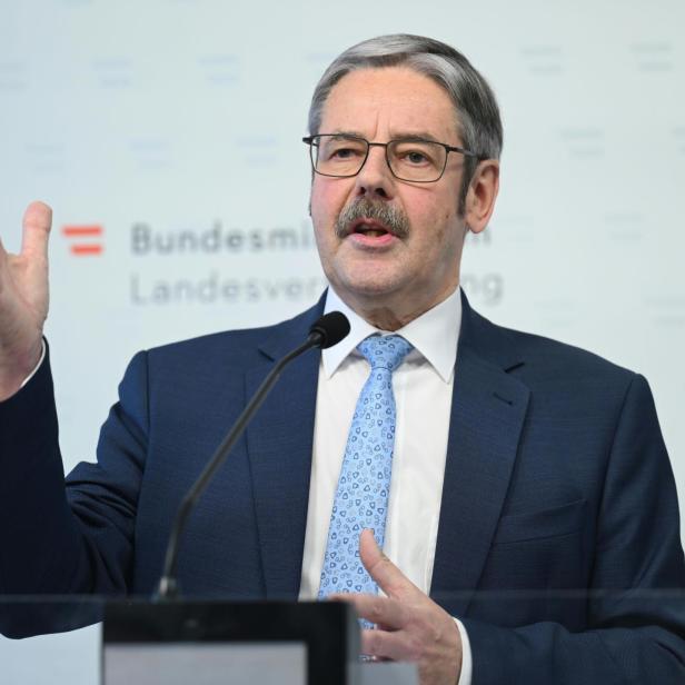BUNDESHEER: WEHRDIENSTKOMMISSION PRÄSENTIERT BERICHT: HAMESEDER