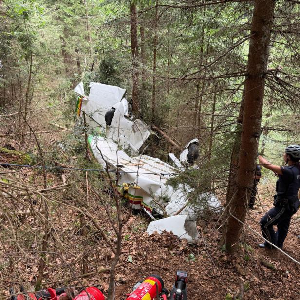 NIEDERÖSTERREICH: ZWEI TOTE UND ZWEI SCHWERVERLETZTE BEI FLUGZEUGABSTURZ IN GAMING