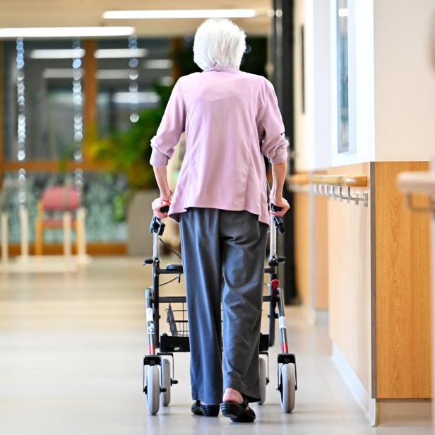 ++ THEMENBILD ++ PFLEGE/PFLEGEPERSONAL/PFLEGEHEIM/KRANKENPFLEGE/GESUNDHEITSBEDIENSTETE/KRANKENHÄUSER/GERIATRIE