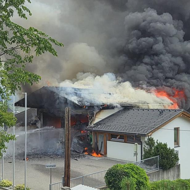 Feuerwehr niedergebrannt