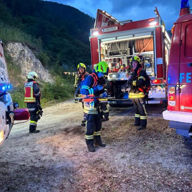 Feuerwehrleute im einsatz 