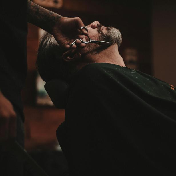 Mann im Barbershop