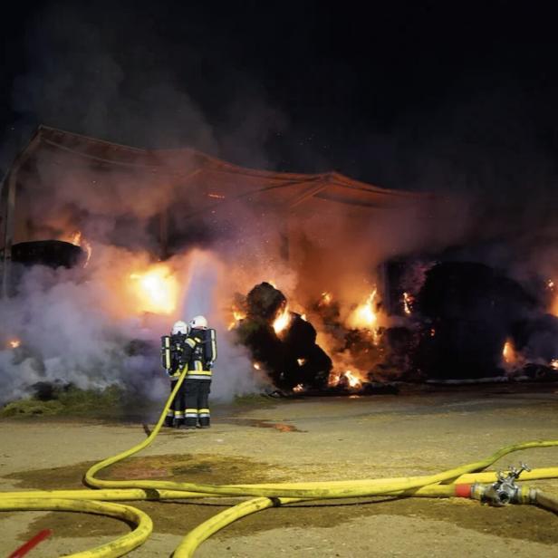 Strohballen fingen Feuer