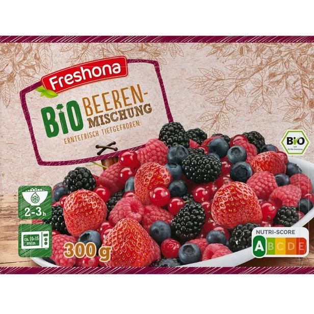 Eine braune Verpackung mit roten und schwarzen Beeren. 