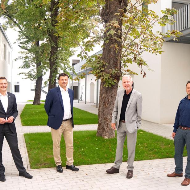 Bei der Eröffnung der Studentenheime 2020: Die beiden AREA-Geschäftsführer Markus Haiden und Patrick Volkert mit Bürgermeister Klaus Schneeberger und Stadtrat Philipp Gruber.
