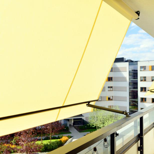 Außenliegender Sonnenschutz am Balkon