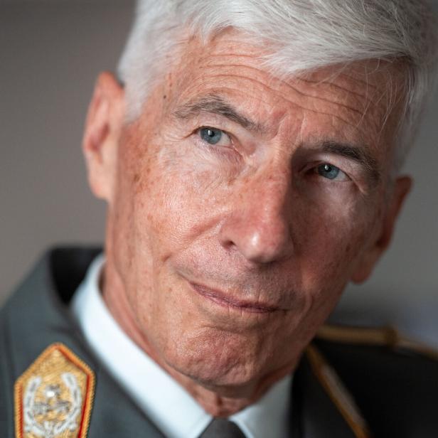 INTERVIEW MIT EHEMALIGEM EU-MILITÄRCHEF GENERAL BRIEGER