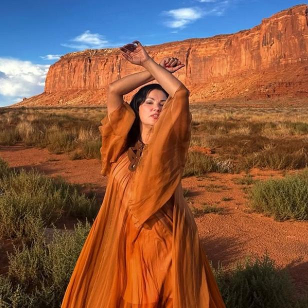 Opernstar Anna Netrebko in der Wüste Arizonas