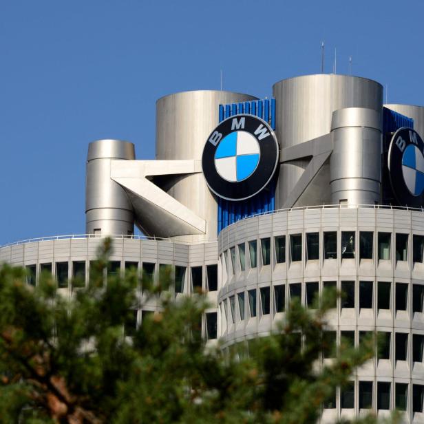 FILES-GERMANY-AUTOMOBILE-BMW-INDUSTRY-EARNINGS