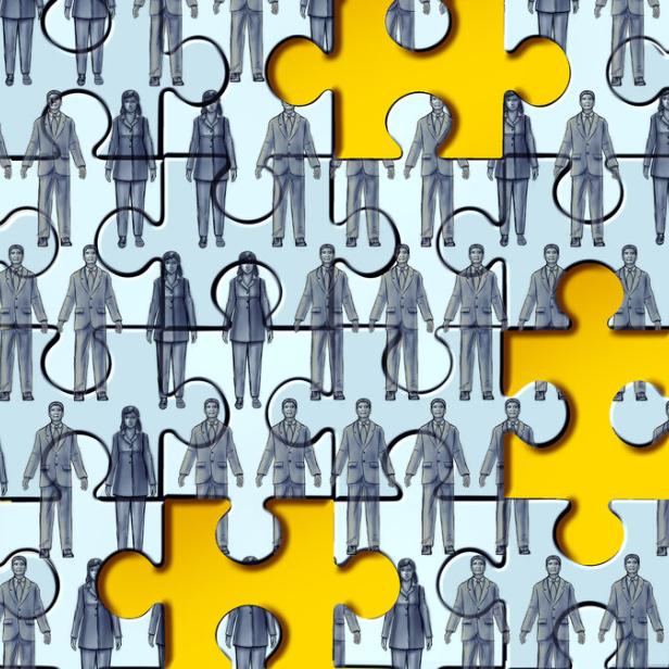 Zahlreiche gezeichnete Geschäftsleute als Puzzle-Teile auf hellem Hintergrund, einige gelbe Teile sind hervorgehoben.