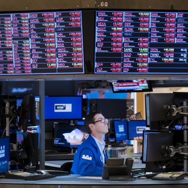 The Dow Jones loses nearly 1300 point