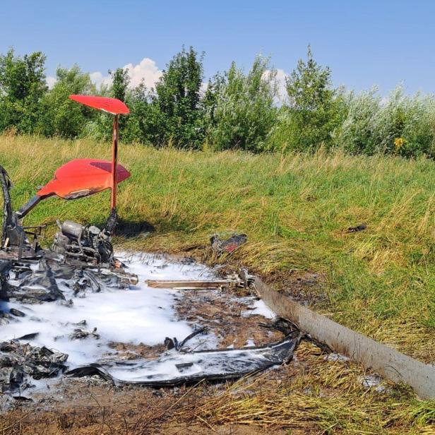 Gyrocopter brannte nach Notlandung aus.