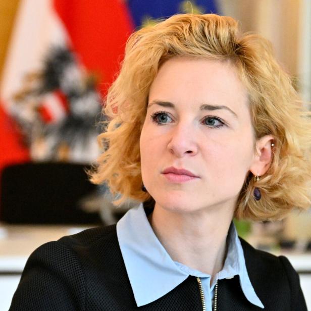 HINTERGRUNDGESPRÄCH "DOPPELBUDGET" MIT FRAUEN- UND WISSENSCHAFTSMINISTERIN HOLZLEITNER (SPÖ)