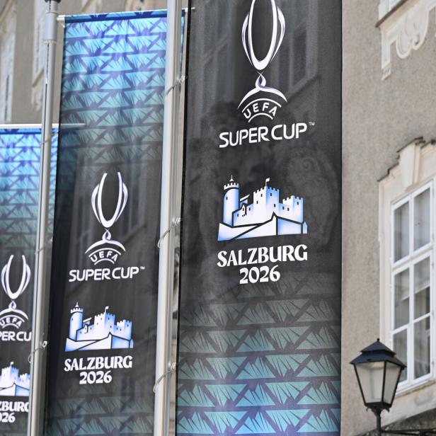 Die Salzburger Innenstadt ist bereits von der UEFA eingenommen und für den Supercup gebrandet. 