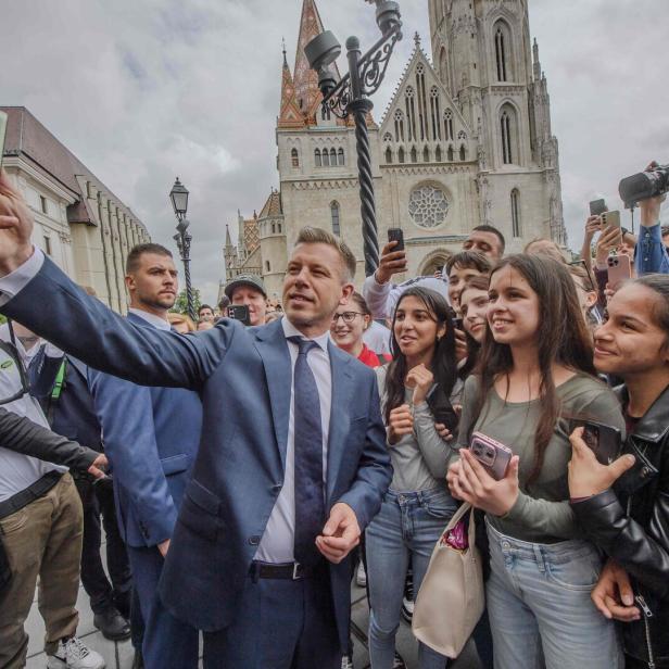 Symbolik kann Magyar gut: Das Karmeliterkloster, Orbán ehemaliger Amtssitz, öffnete er nach seinem Sieg der  Öffentlichkeit.