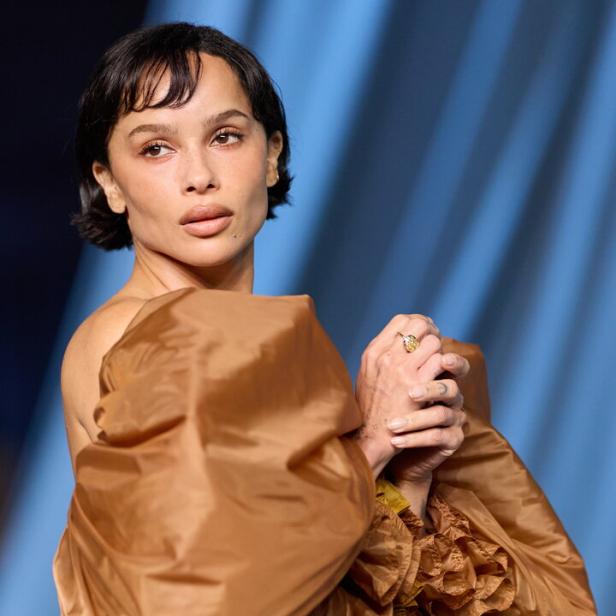 Zoe Kravitz zeigt sich auf dem roten Teppich ohne viel Make up und mit natürlichen Nägeln