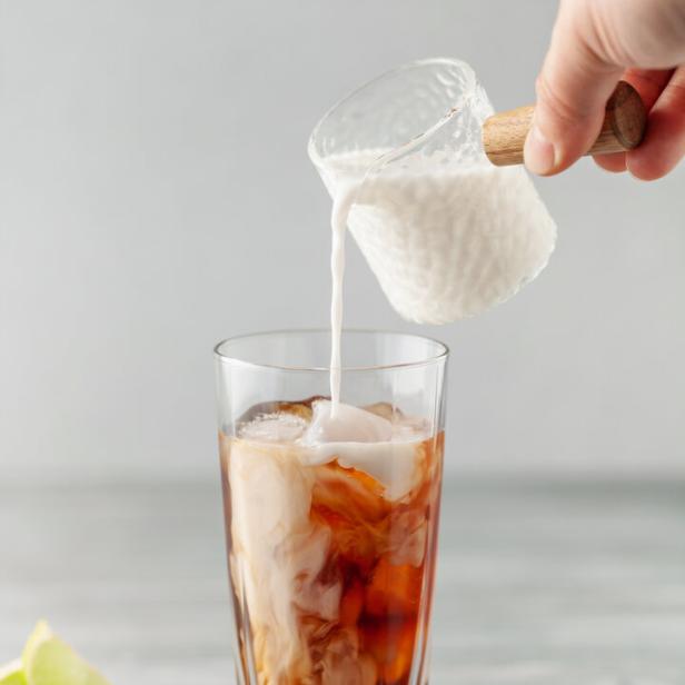 Symbolfoto (Cola mit Milch)