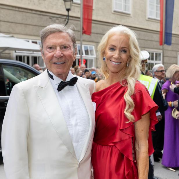 Hans-Peter Wild und seine langjährige Partnerin, die Rechtsanwältin Christine E. Drage bei den Salzburger Festspielen