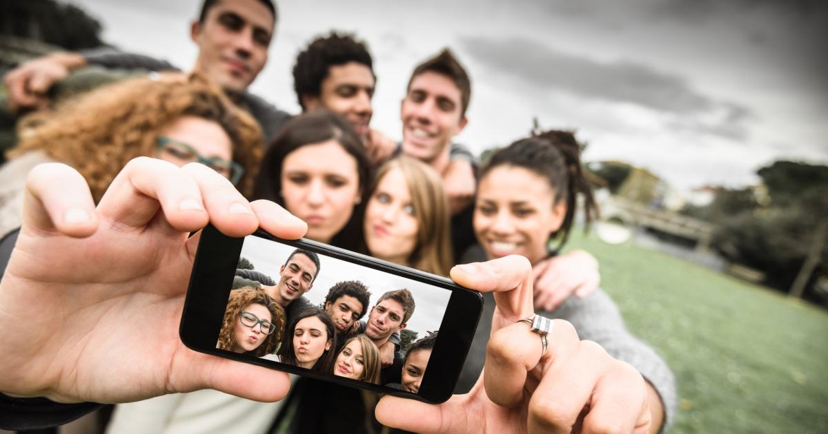 Warum wir gerne Selfies machen sie aber nicht so gerne ansehen