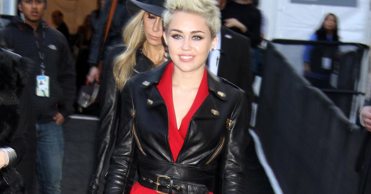 Miley Cyrus Life-Size Standee - Lebensgroße Pappfigur Mit Tisch-Miniatur