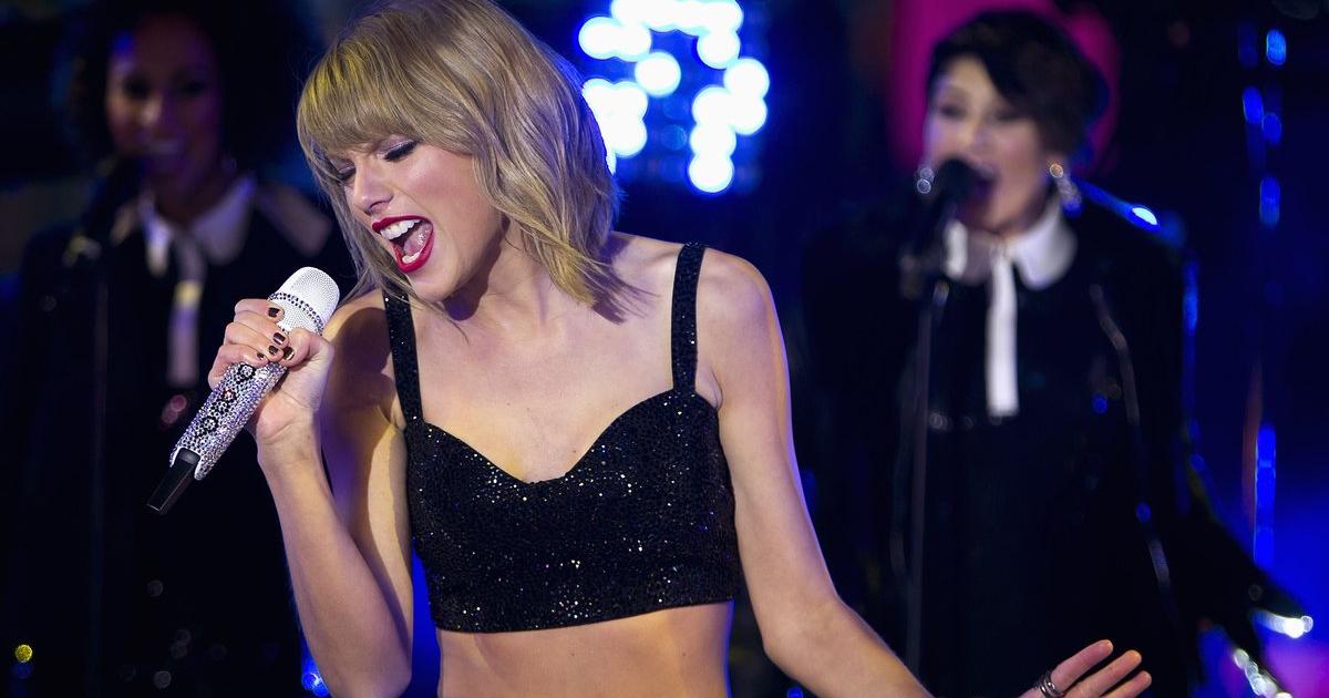 Taylor swift new year. Тейлор свифт кристмас. Taylor swift new year. Тейлор свифт 2022. Тейлор свифт 2021.