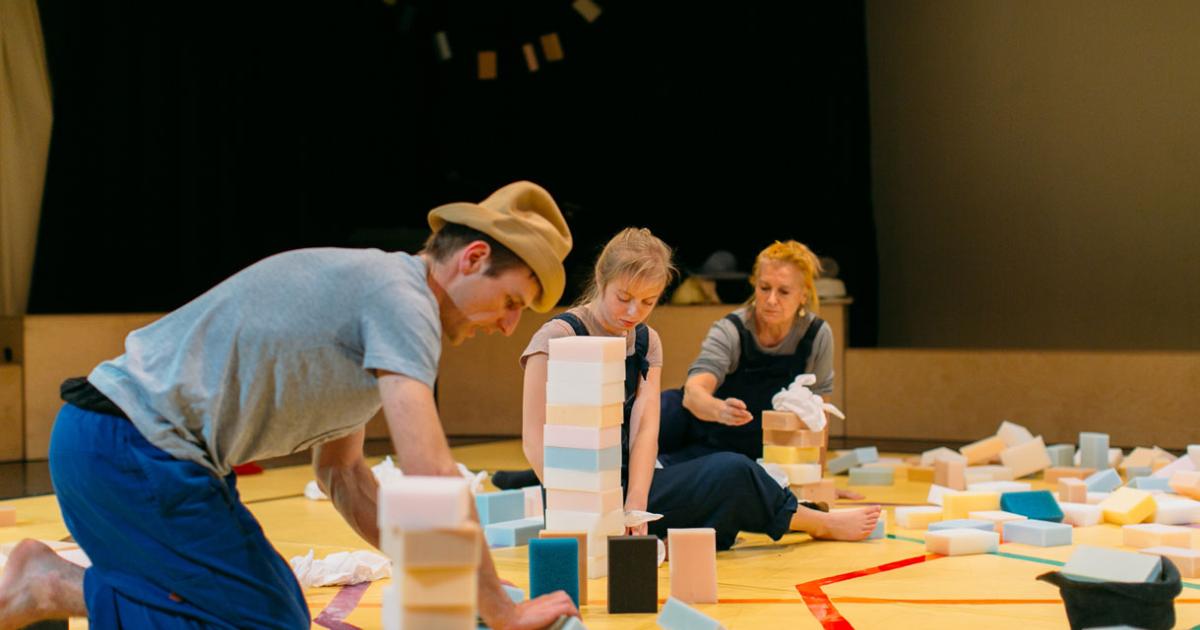 Baum a was?! | kurier.at Ball, Baum, Taube MuseumsQuartier Wien