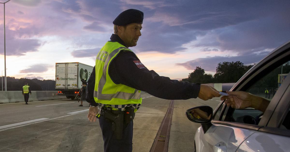 Bande schmuggelte Migranten von Athen nach Österreich ...