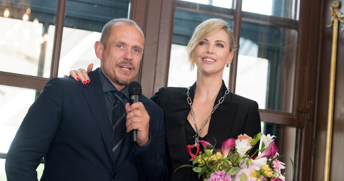 Life Ball: Charlize Theron bekam Crystal of Hope Award | kurier.at