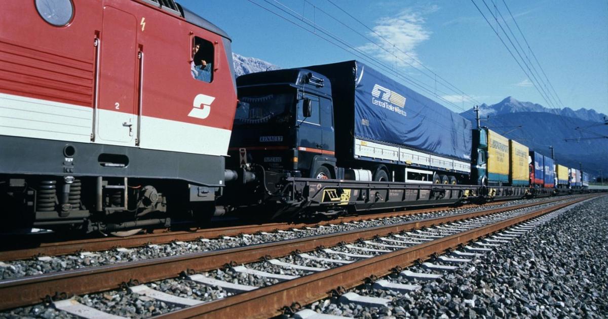 Höchste Eisenbahn für Güterverkehr LkwMaut auf allen
