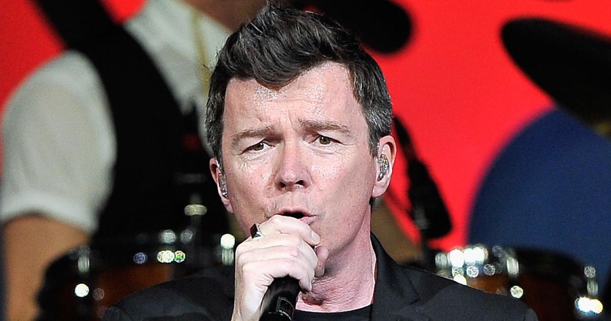 rick-astley-feiert-60-geburtstag-der-popstar-der-nie-aufgibt