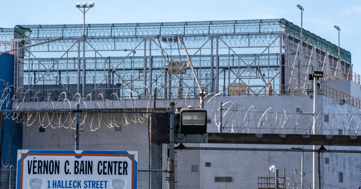 The number of prisoners in New York falls to an all-time low