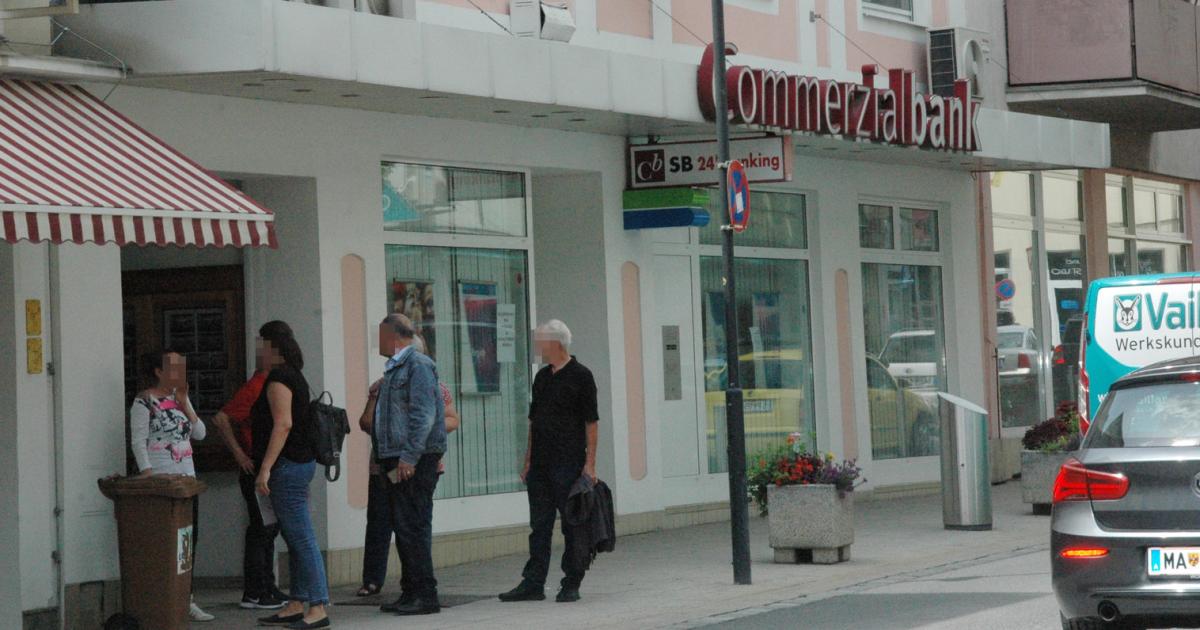 Nach Commerzialbank Skandal Wie Kunden Jetzt Zu Ihrem Geld Kommen Kurier At