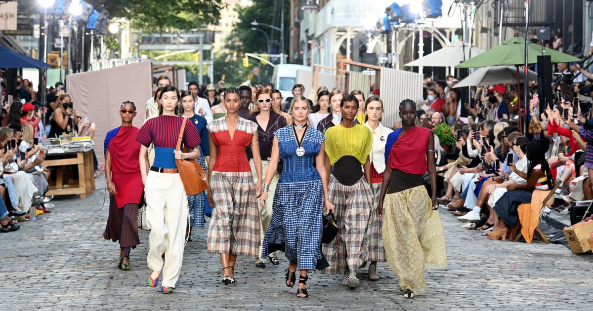 New York Fashion Week: These colors will become a trend in 2022