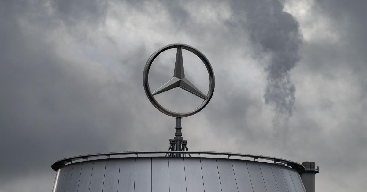 Mercedes workers at Alabama plant reject unionization